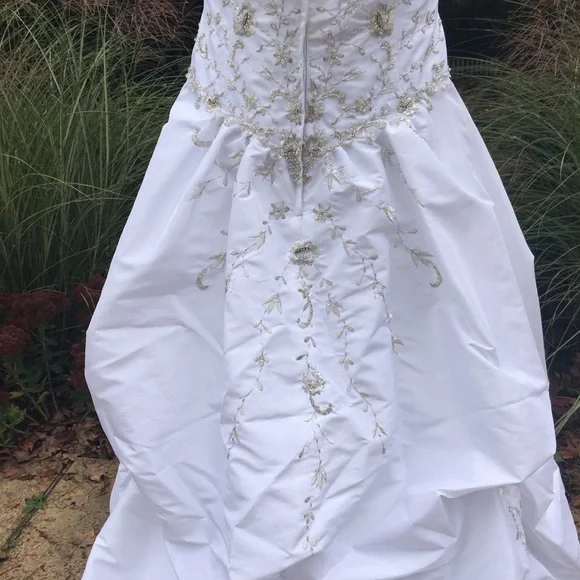 Taffeta Strapless Wedding/Gown, Beads & Embroidery NWT - Picture 6 of 10